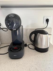 a coffee maker and a tea kettle on a counter at Location Maison Larmor plage in Larmor-Plage