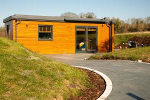 Το κτήριο όπου στεγάζεται  η παραθεριστική κατοικία