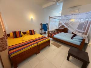 Postel nebo postele na pokoji v ubytování Samaru Beach House