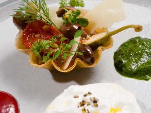 Jídlo v hotelu nebo okolí