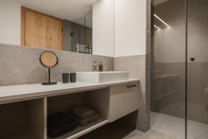 Koupelna v ubytování milu Apartments - Fiss + 75 fotografií