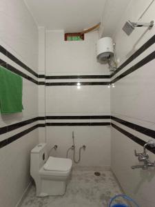 Un baño de Peace Ace Homestay Jaisalmer