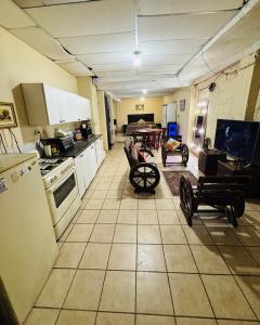 Kuchyň nebo kuchyňský kout v ubytování Arianas Place 1