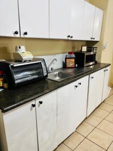 Kuchyň nebo kuchyňský kout v ubytování Arianas Place 1