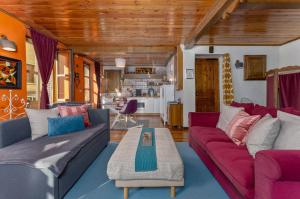 a living room with two couches and a table at À Deux Pas ... in Briançon