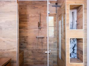 a bathroom with a shower with wooden walls at Polderhuys Goede Hope in Hoofdplaat +29 photos