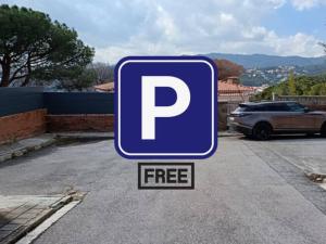 a free parking sign in a parking lot at Cabril's Hills - Stunning Villa with Pool & Sea Views in Cabrils +37 photos