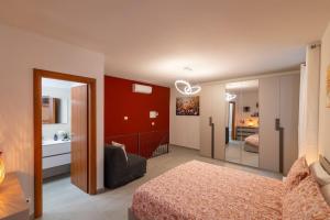 a bedroom with a bed and a bedroom with a bathroom at Piazza Statuto - Appartamento con WiFi e ac in Asti