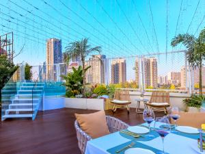 Balkón nebo terasa v ubytování Moon Crescent Hotel, Quixinglou Street, Kuanzhai Alley, Chengdu