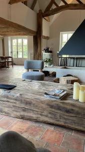 Χώρος καθιστικού στο Rénovation de charme, nature, étang, authenticité