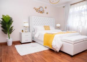 Postel nebo postele na pokoji v ubytování Hazel's Condo-Deluxe Master + 11 fotografií