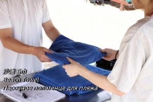 a man and a woman holding a blue towel at Holiday Inn & Suites Sanya Yalong Bay in Sanya +152 photos