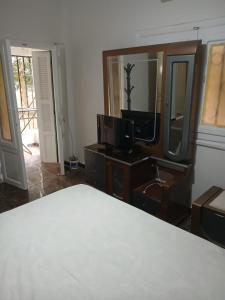 TV a/nebo společenská místnost v ubytování Apartment in Sheikh Zayed, Giza + 75 fotografií