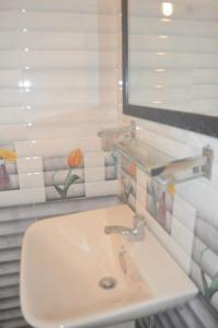 Ένα μπάνιο στο Miracle Home Stay