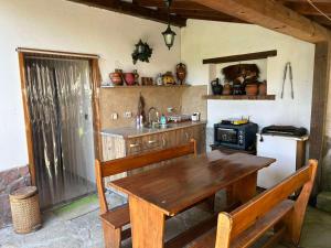 Kuchyň nebo kuchyňský kout v ubytování Къща за гости Здравец