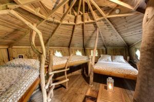 a room with two beds in a tree house at Insolites, Les Ormes, Epiniac in Epiniac +81 photos