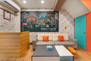 a living room with a couch and a chalkboard at 雀府Chief Homestay#本國旅客須先匯款 in Tainan