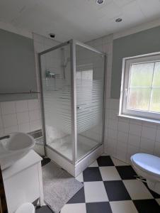 Et badeværelse på Cozy Winterwunderland Langlauf, Biking 4 Personen