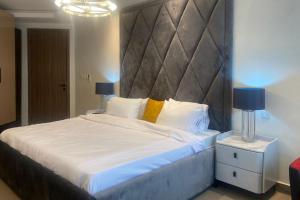 Postel nebo postele na pokoji v ubytování 2 Bed Apartment Sleeps 4 - Pool - Free Parking