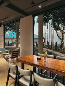 a dining room with a wooden table and chairs at Mountain Hill in Mai Sơn