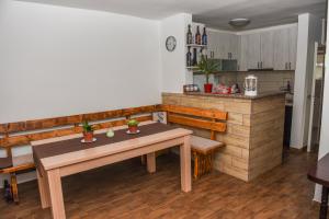 Kuchyňa alebo kuchynka v ubytovaní Villa Lorena