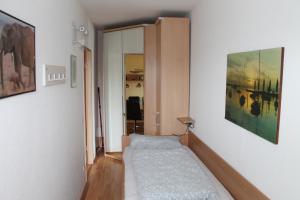 a bedroom with a bed and a painting on the wall at Ostsee-Ferienwohnung L150 in Brasilien