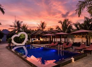 Piscina a The Step Hotel kampot o a prop
