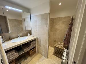 a bathroom with a sink and a mirror at Villa de l'oustaoun in Sanary-sur-Mer +5 photos