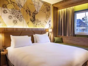 Postel nebo postele na pokoji v ubytování Mercure Han-sur-Lesse