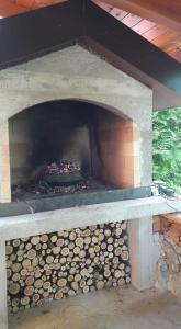 Gril pre hostí vo vidieckom dome