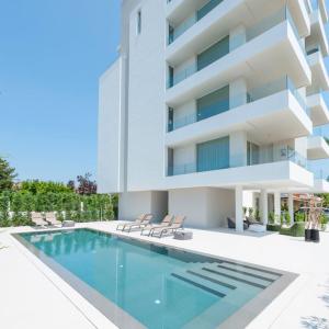 Hồ bơi trong/gần Moderno 3 camere con piscina Piazza Aurora