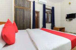 En eller flere senge i et værelse på Trilok inn