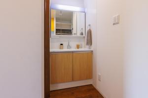 Φωτογραφία από το άλμπουμ του 4 minutes by car to American Village Free parking included Accommodates up to 16 people Spacious house tocoa σε Chatan +68 φωτογραφίες