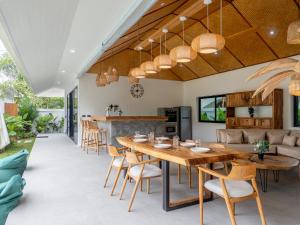 Χώρος καθιστικού στο Elegant 3br Jayli Suan Villa Near Lamai Beach