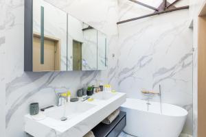 Koupelna v ubytování Ravissant loft avec une belle terrasse