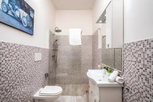 Koupelna v ubytování Mareluna Apartment + 23 fotografií