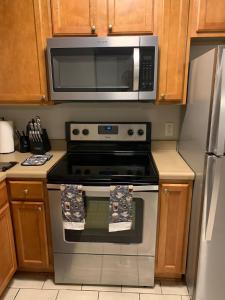 Η κουζίνα ή μικρή κουζίνα στο Runaway!