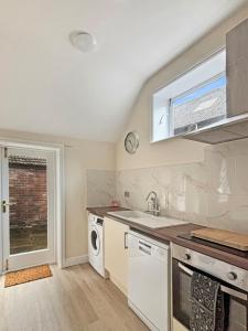 a kitchen with a sink and a dishwasher at Spacious Central Ground Floor Apartment Sleeps 6 - Newark Town Centre - Free Parking - Amaya Twelve in Newark upon Trent