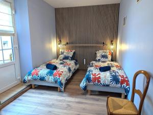 a bedroom with two beds and a window at Gîte confortable pour 4 personnes avec jardin et terrasse près de Nancy - FR-1-584-102 in Villey-le-Sec