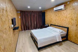 Ένα ή περισσότερα κρεβάτια σε δωμάτιο στο Larut Hillview Kabin