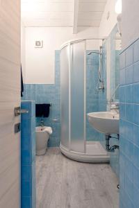 Ένα μπάνιο στο Hotel Oceano +72 φωτογραφίες