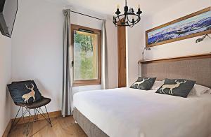 Ένα ή περισσότερα κρεβάτια σε δωμάτιο στο Tome, superbe appartement avec terrasse vue montagne