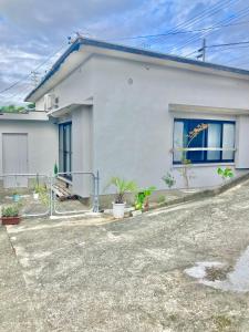 志摩市にあるお宿イヌとネコとの白家