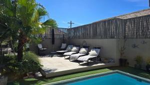 Πισίνα στο ή κοντά στο Jardin d'ébène Boutique Guesthouse