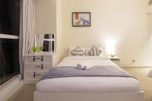 Ένα ή περισσότερα κρεβάτια σε δωμάτιο στο Silk Valley - Stylish Waterfront 3BR with Scenic Sea View