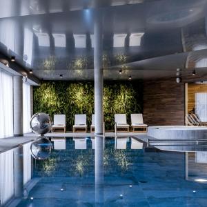Bazén v ubytování Wonder Hill - bajkowy widok na góry i zalew, dostęp do basenów i jacuzzi nebo v jeho okolí + 23 fotografií