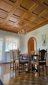 a dining room with a table and chairs and a chandelier at Apartmenthaus-Winkler Wiener Neustadt Umgebung 