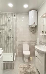 Ένα μπάνιο στο Стильна і затишна, нова 1к кв ЖК Лісовий квартал