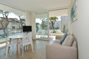 TV/trung tâm giải trí tại Moderno 3 camere con piscina Piazza Aurora