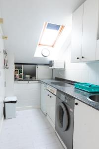 Η κουζίνα ή μικρή κουζίνα στο Apartamento con vistas al mar en la playa de Somo